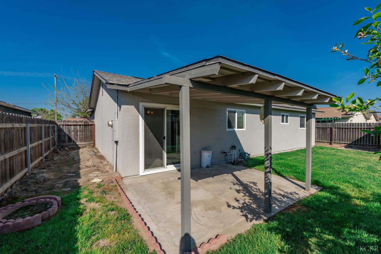 1165 S 12th Ave, Hanford, CA 93230