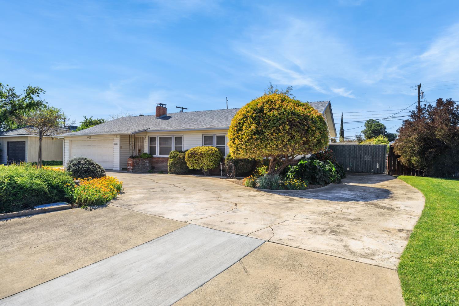 2080 McKinley Ave, Hanford, CA 93230