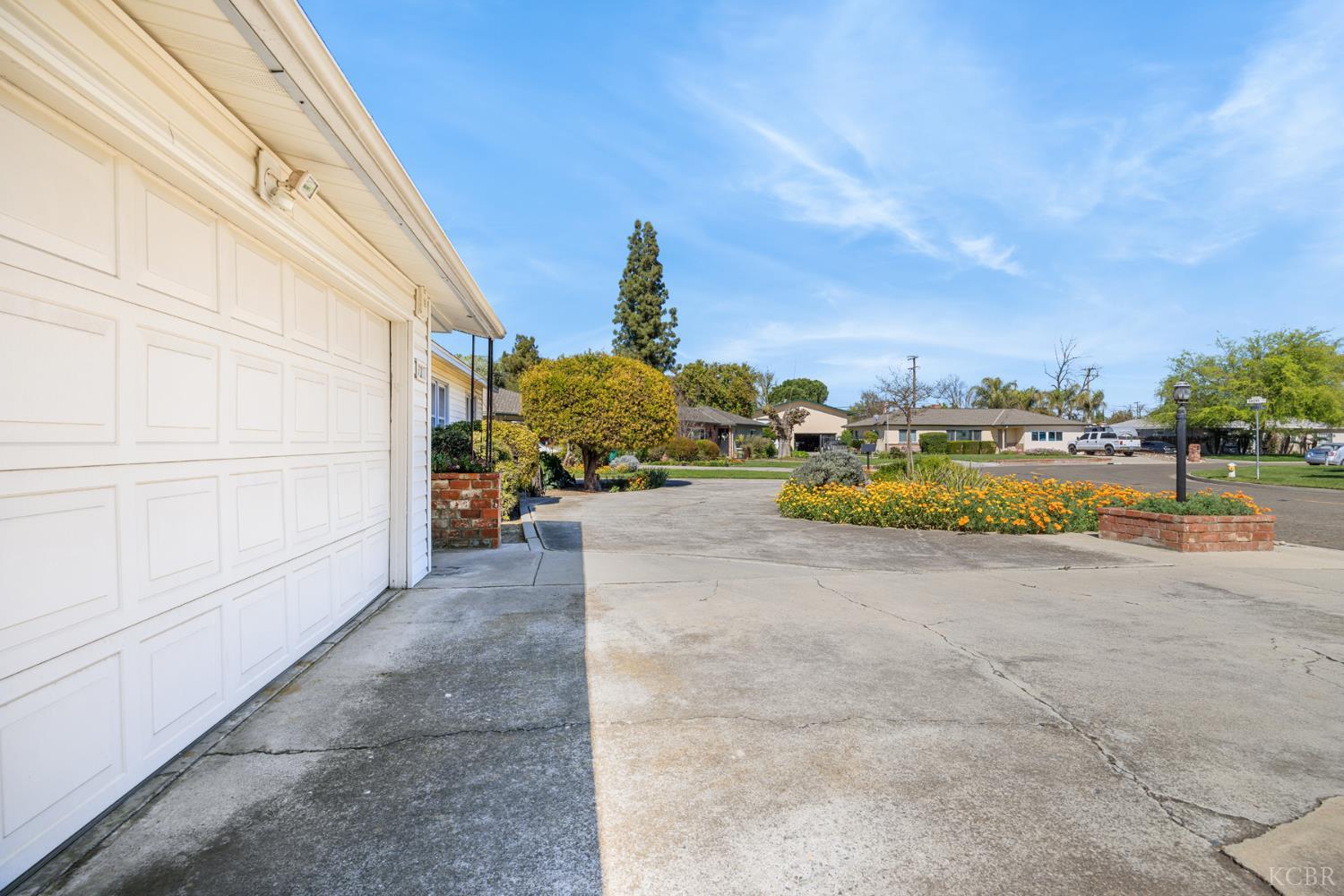 2080 McKinley Ave, Hanford, CA 93230