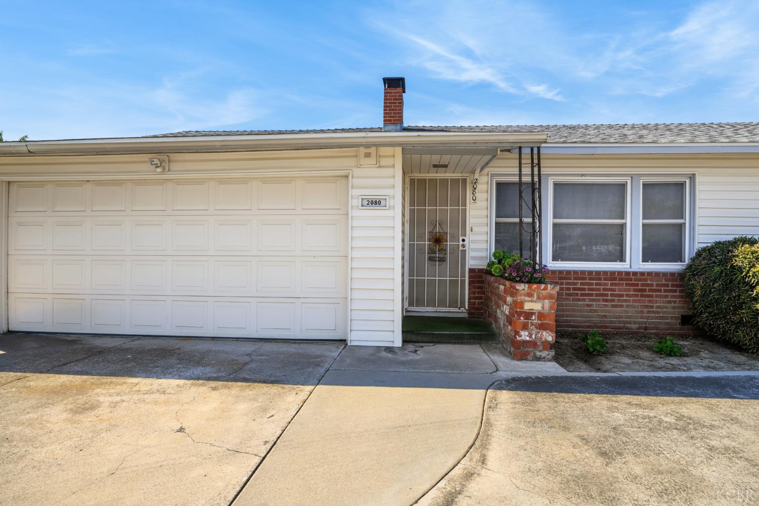 2080 McKinley Ave, Hanford, CA 93230