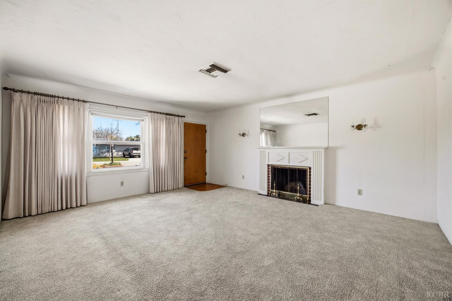 2080 McKinley Ave, Hanford, CA 93230