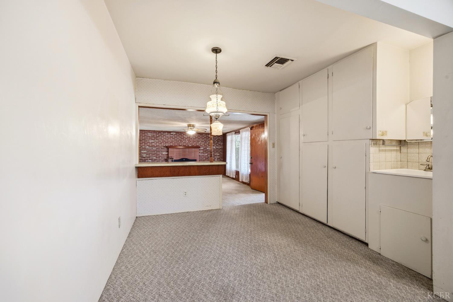 2080 McKinley Ave, Hanford, CA 93230