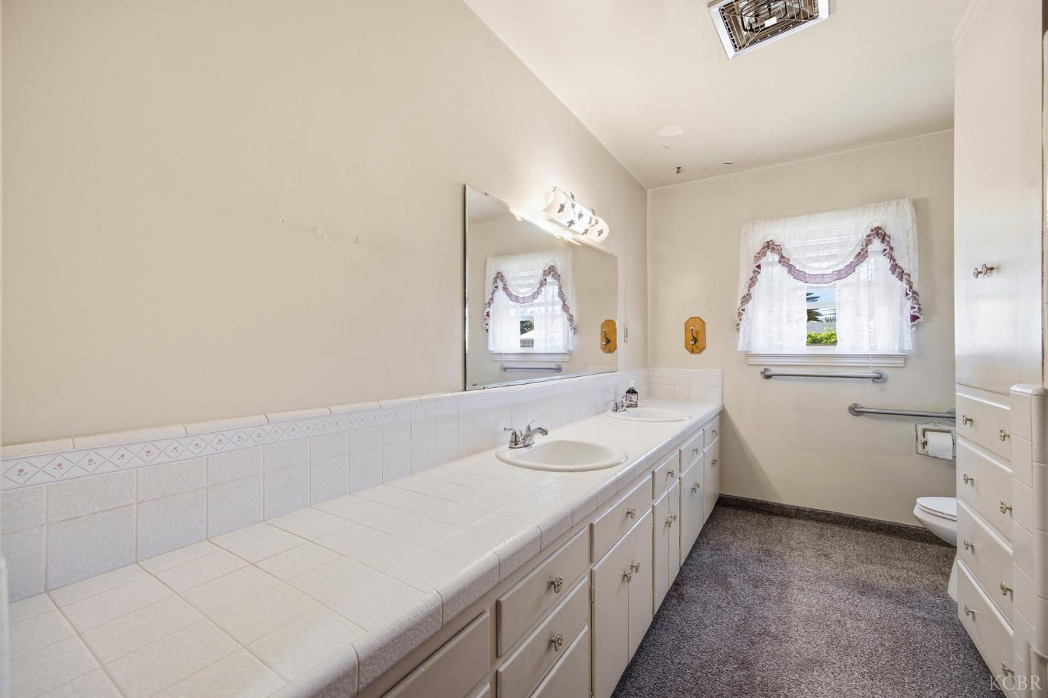 2080 McKinley Ave, Hanford, CA 93230