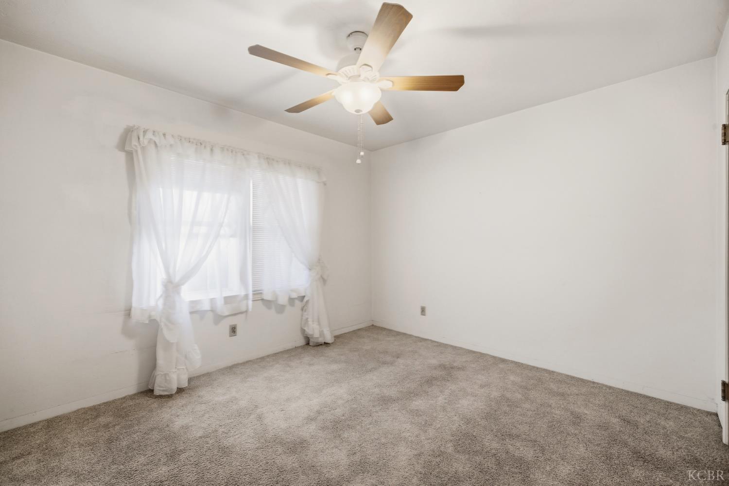 2080 McKinley Ave, Hanford, CA 93230