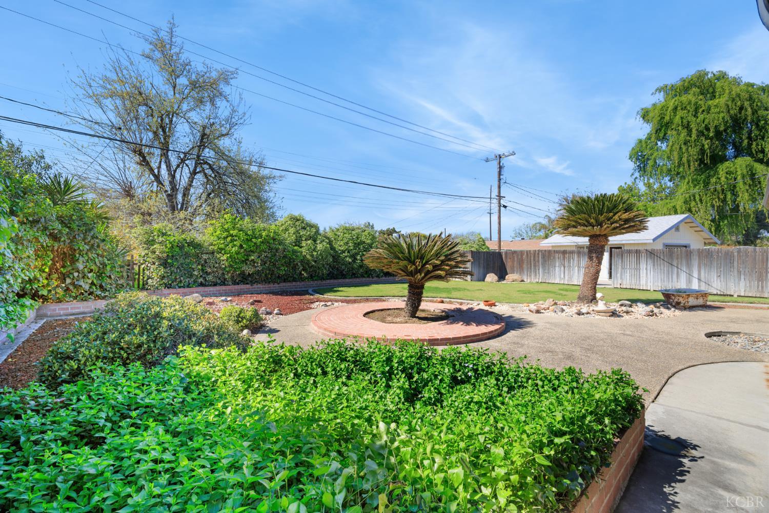 2080 McKinley Ave, Hanford, CA 93230