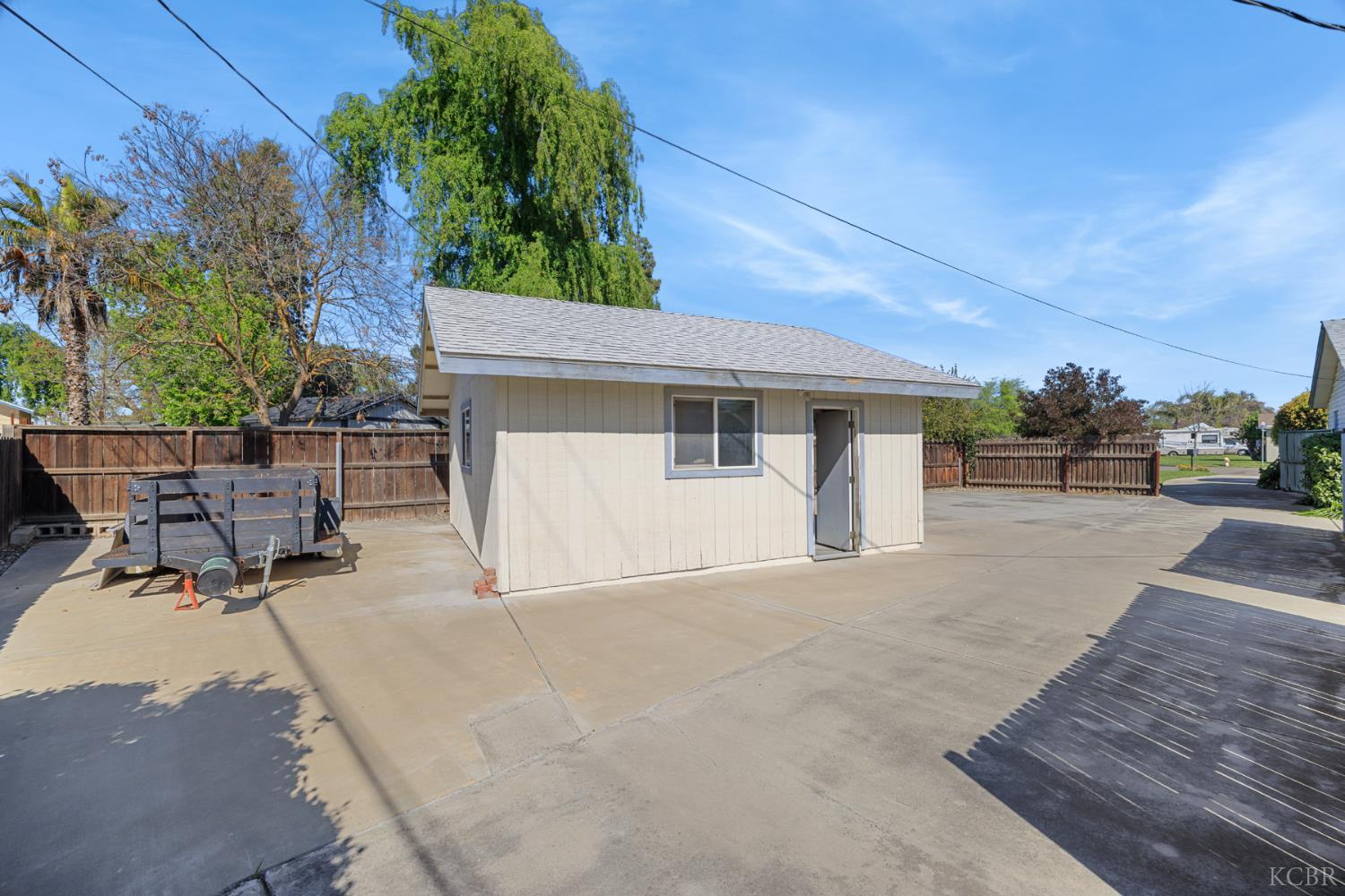 2080 McKinley Ave, Hanford, CA 93230