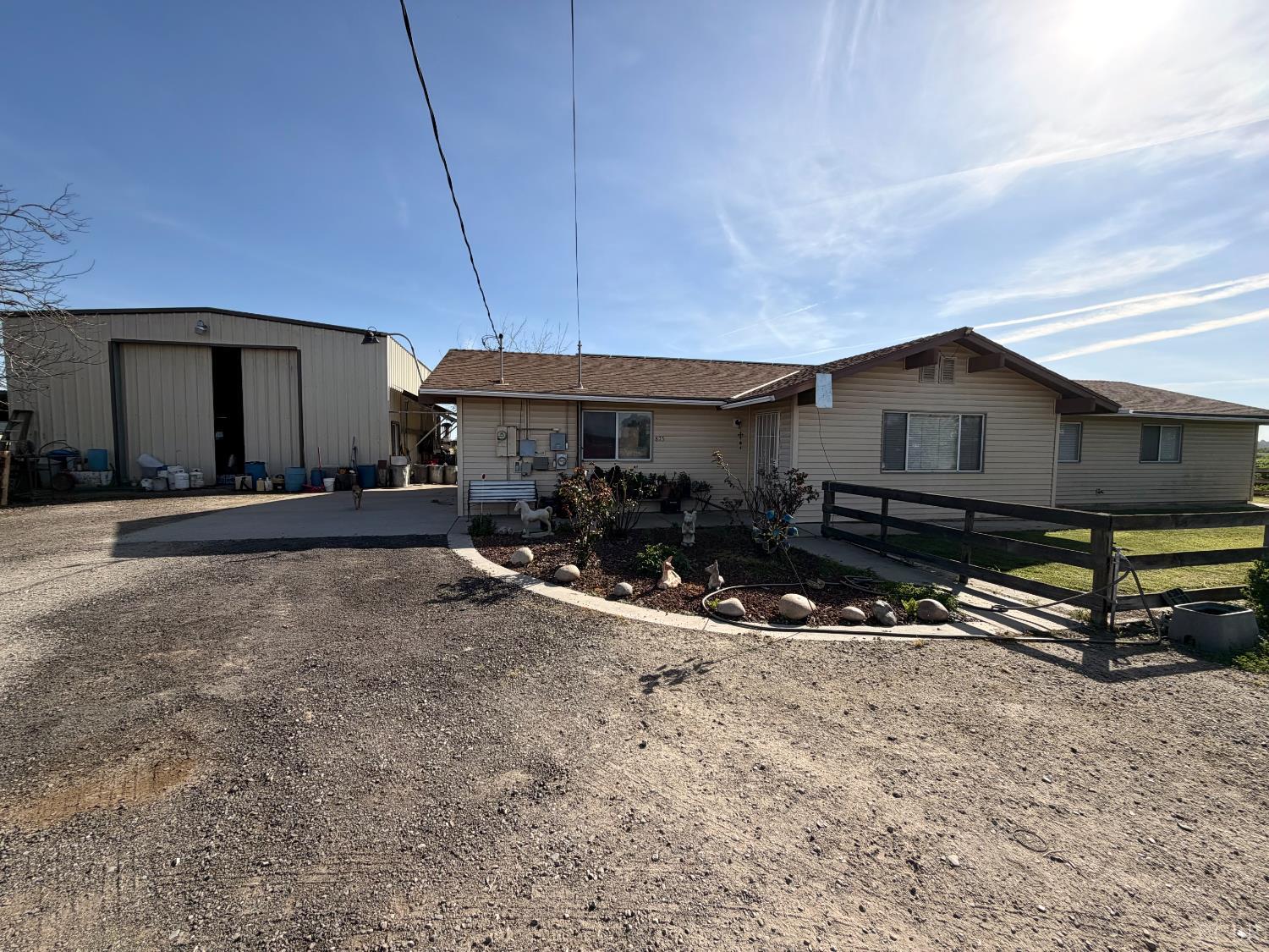 875 W Laguna Ave, Riverdale, CA 93656