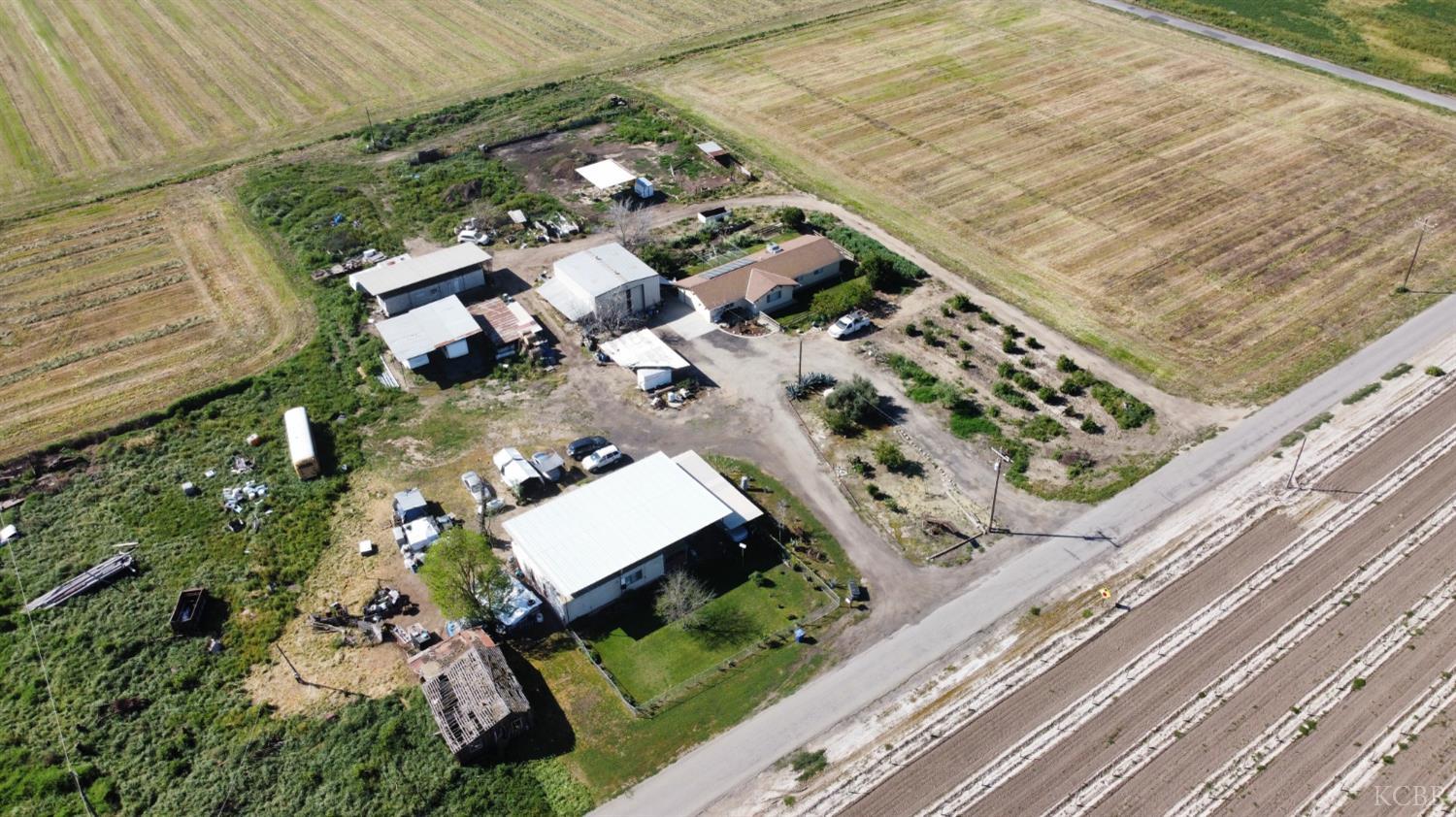 875 W Laguna Ave, Riverdale, CA 93656