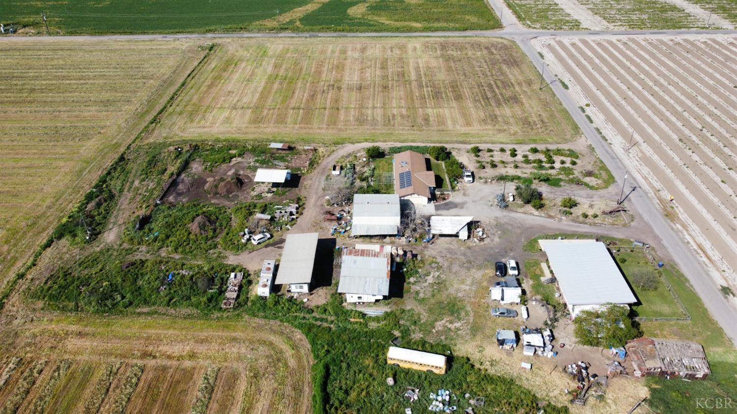 875 W Laguna Ave, Riverdale, CA 93656