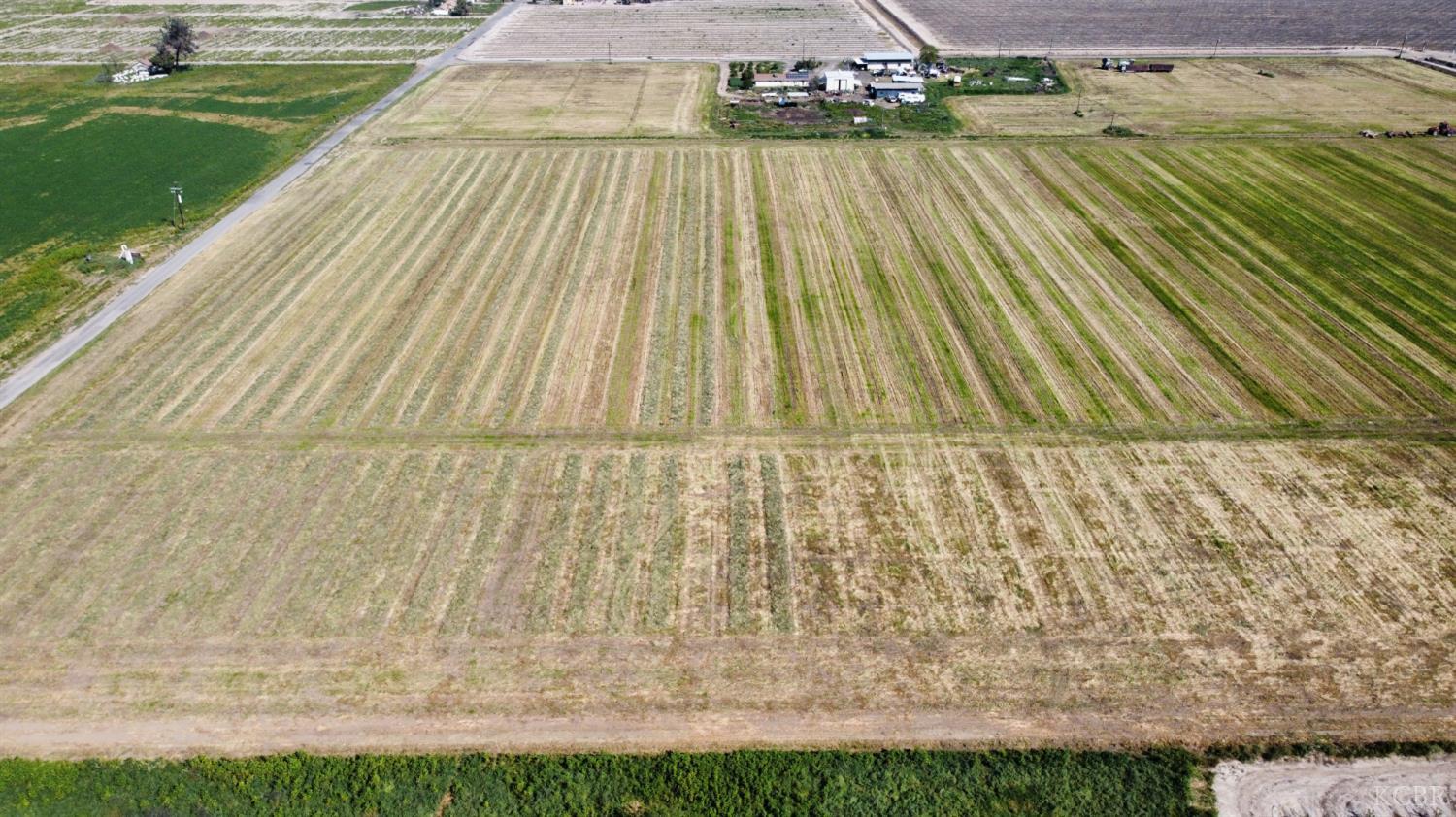 875 W Laguna Ave, Riverdale, CA 93656