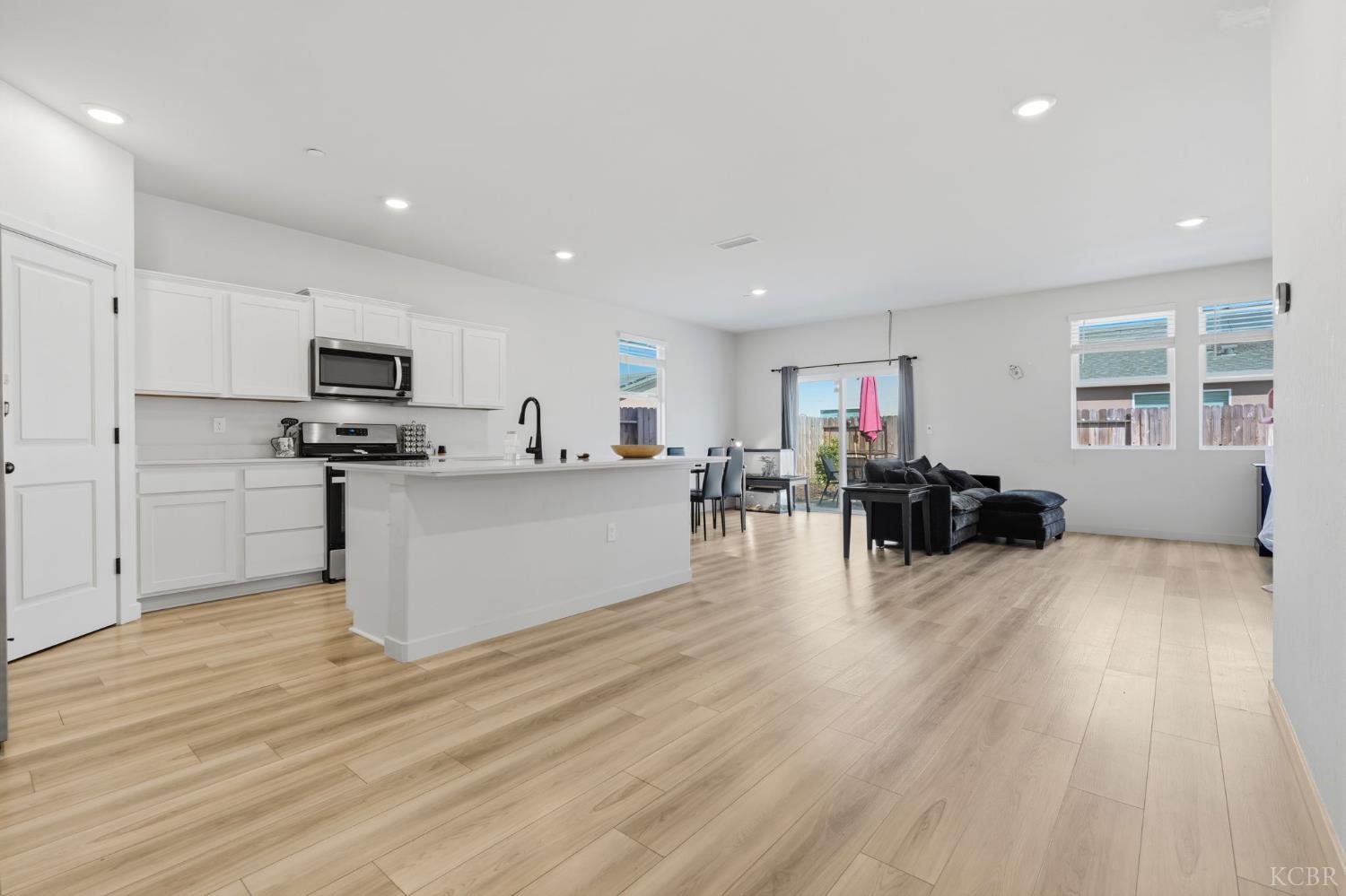 1834 W Twilight St, Hanford, CA 93230