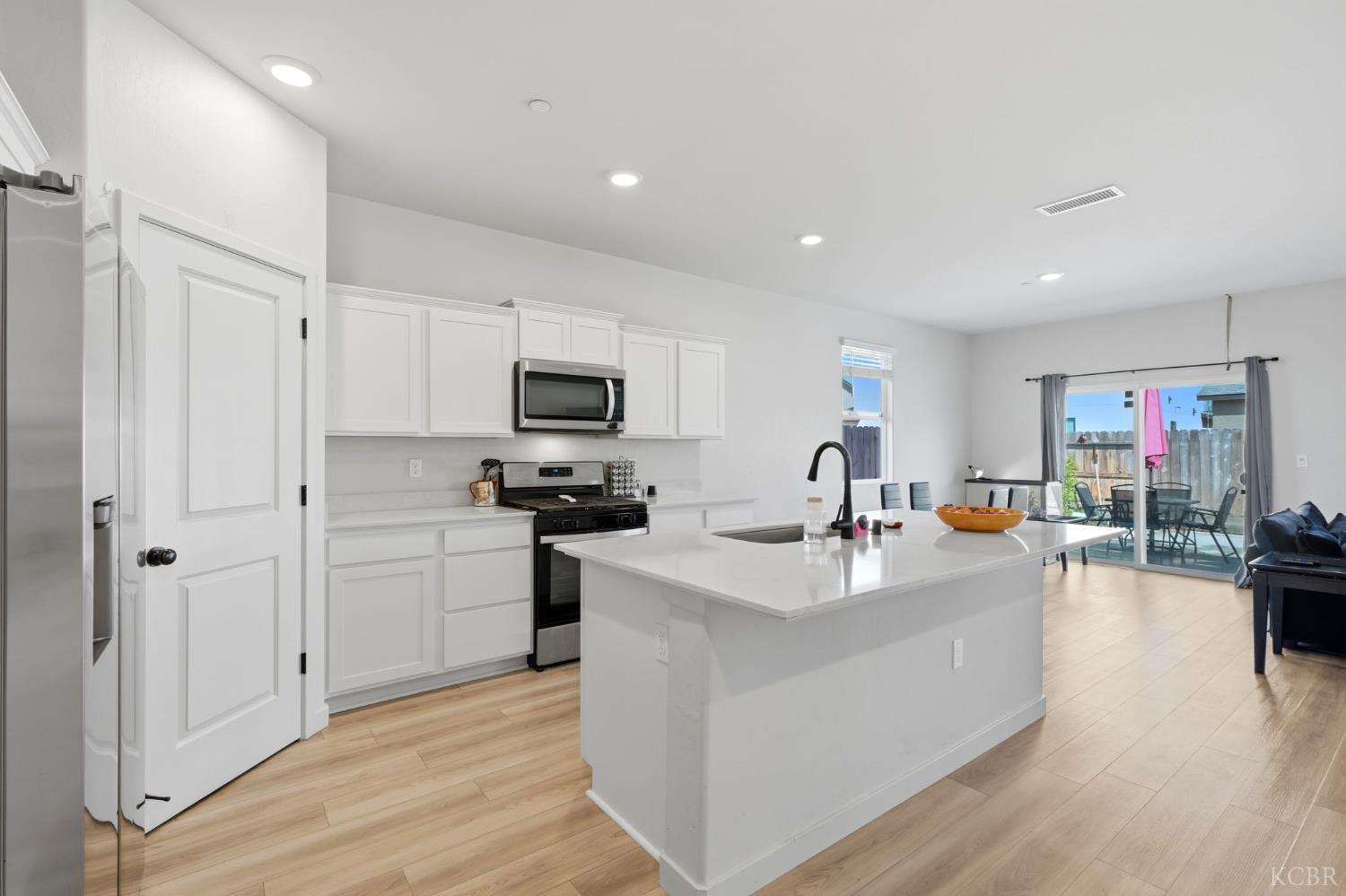 1834 W Twilight St, Hanford, CA 93230