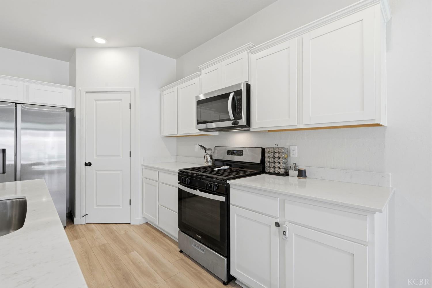 1834 W Twilight St, Hanford, CA 93230