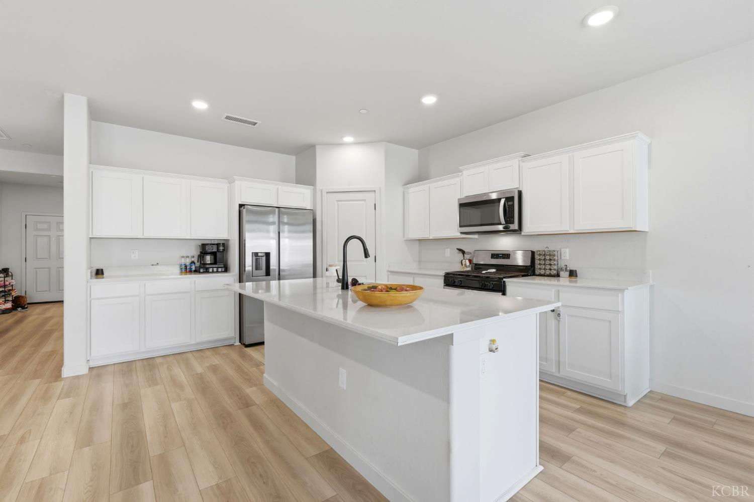 1834 W Twilight St, Hanford, CA 93230