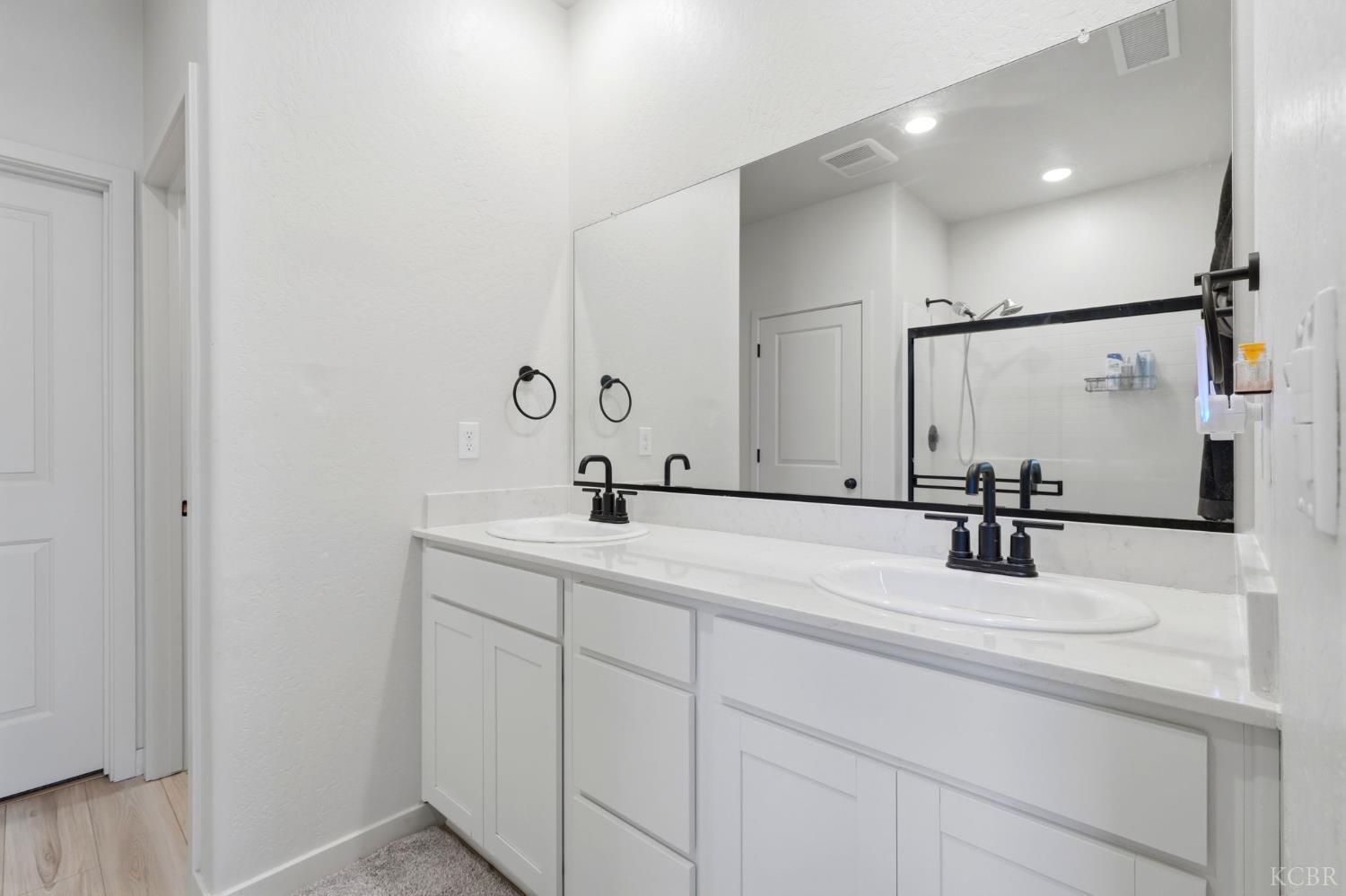 1834 W Twilight St, Hanford, CA 93230