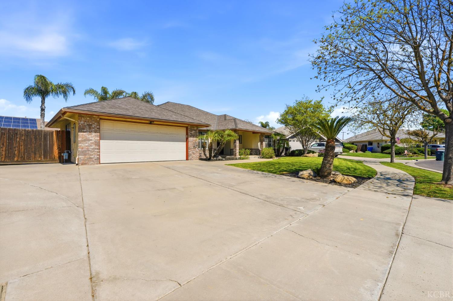 1332 Lincoln Ln, Lemoore, CA 93245