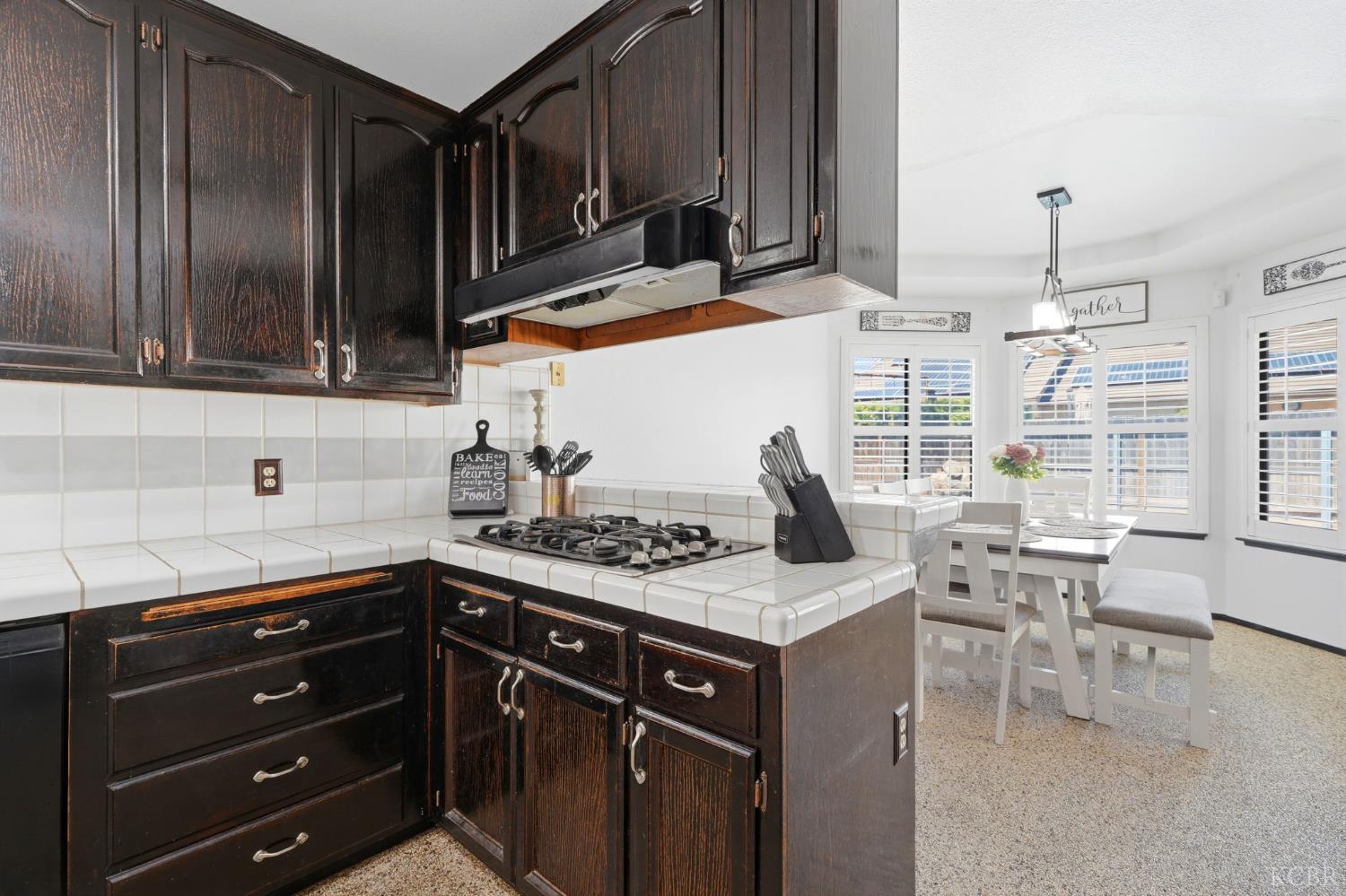 1332 Lincoln Ln, Lemoore, CA 93245