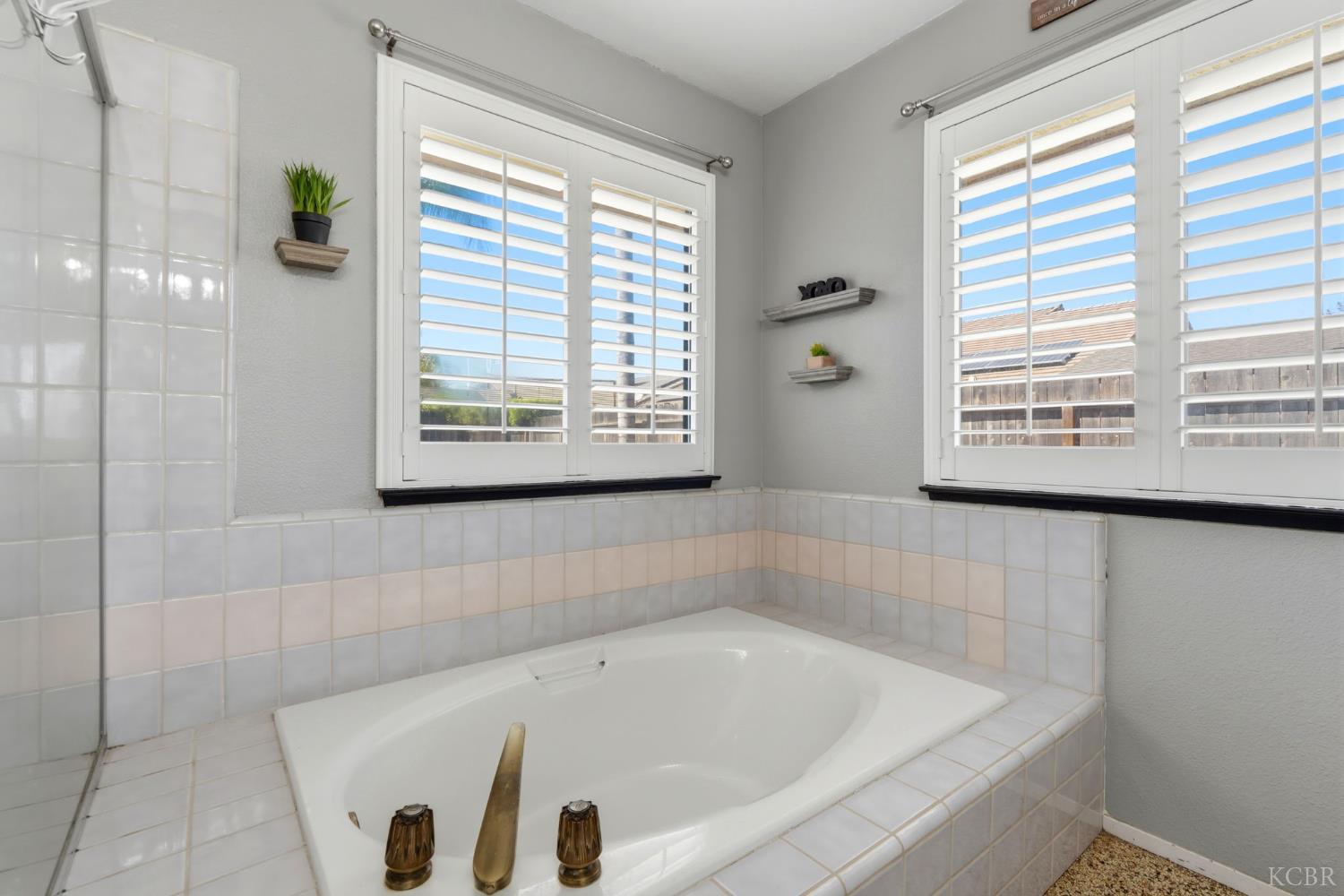 1332 Lincoln Ln, Lemoore, CA 93245