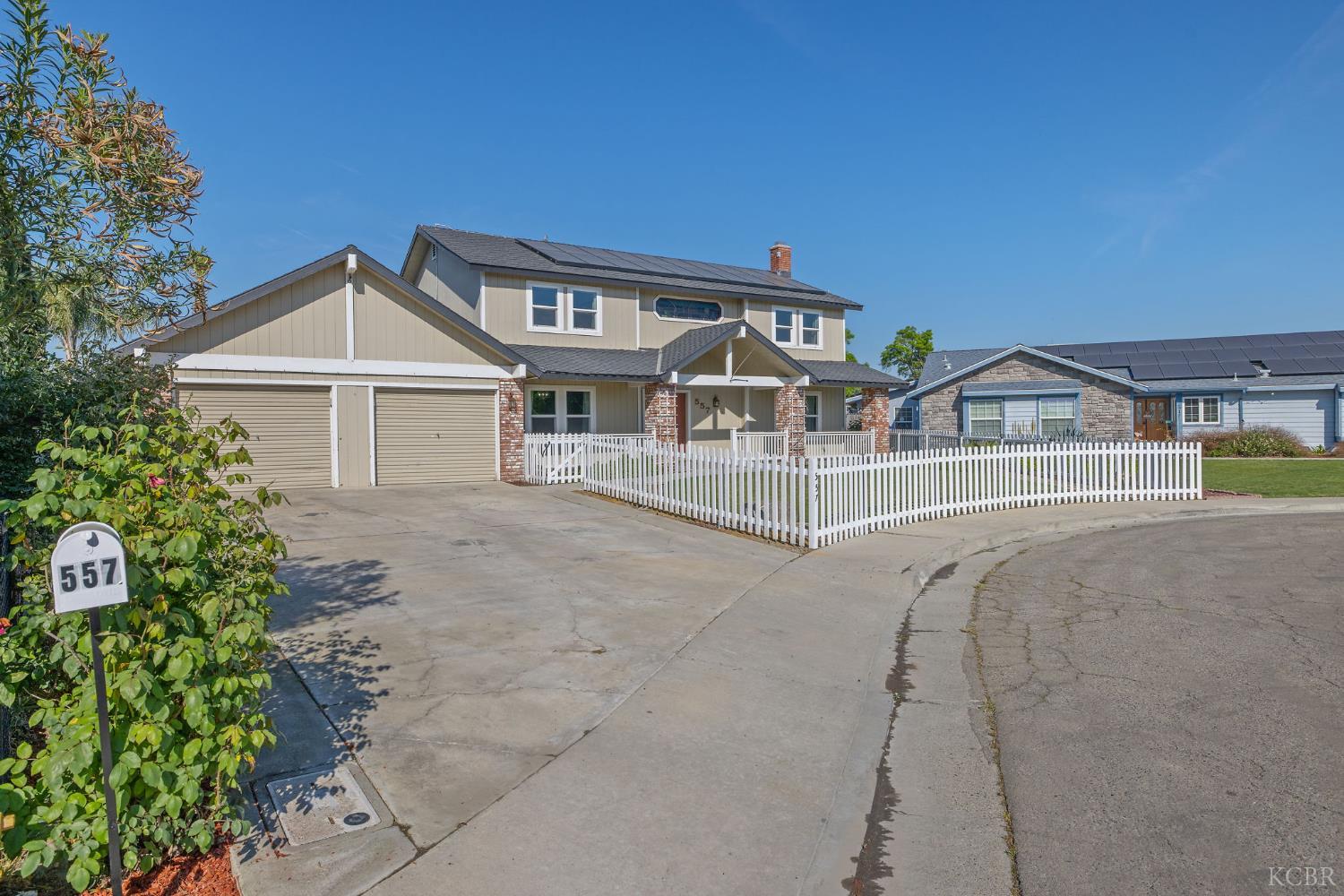557 Beechwood Cir, Lemoore, CA 93245