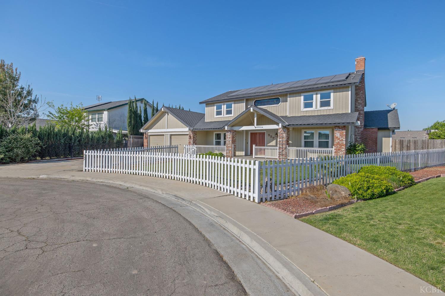557 Beechwood Cir, Lemoore, CA 93245