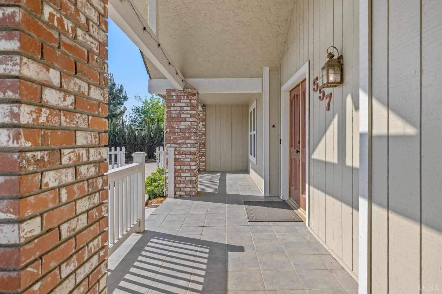 557 Beechwood Cir, Lemoore, CA 93245
