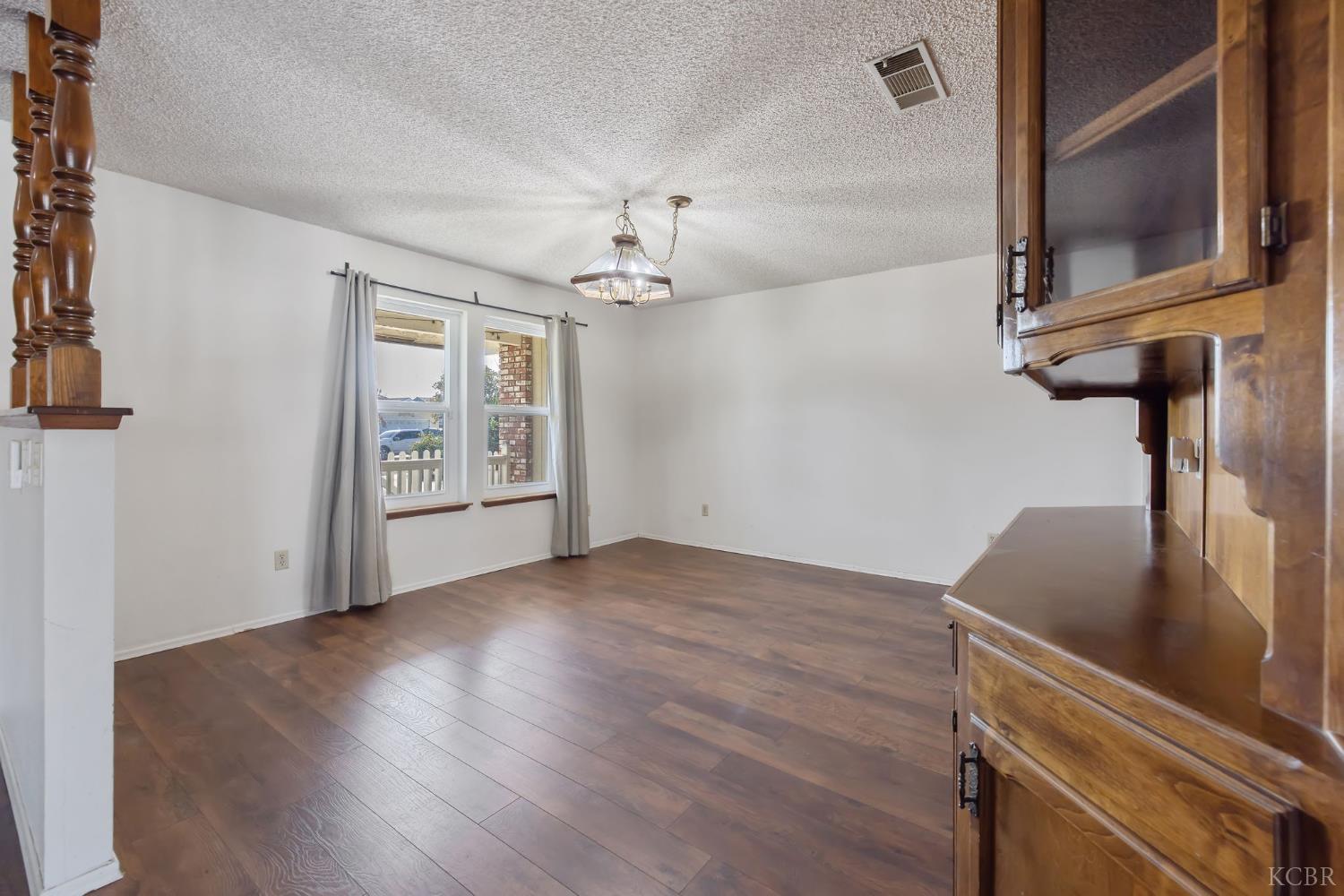 557 Beechwood Cir, Lemoore, CA 93245