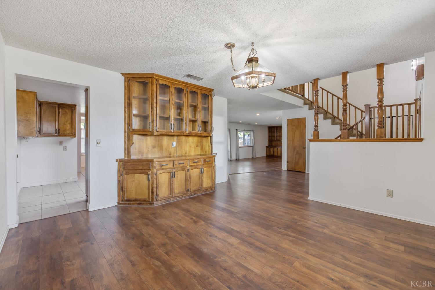 557 Beechwood Cir, Lemoore, CA 93245