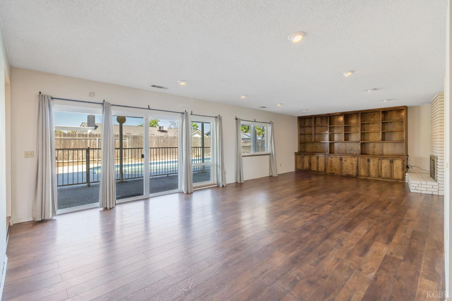 557 Beechwood Cir, Lemoore, CA 93245