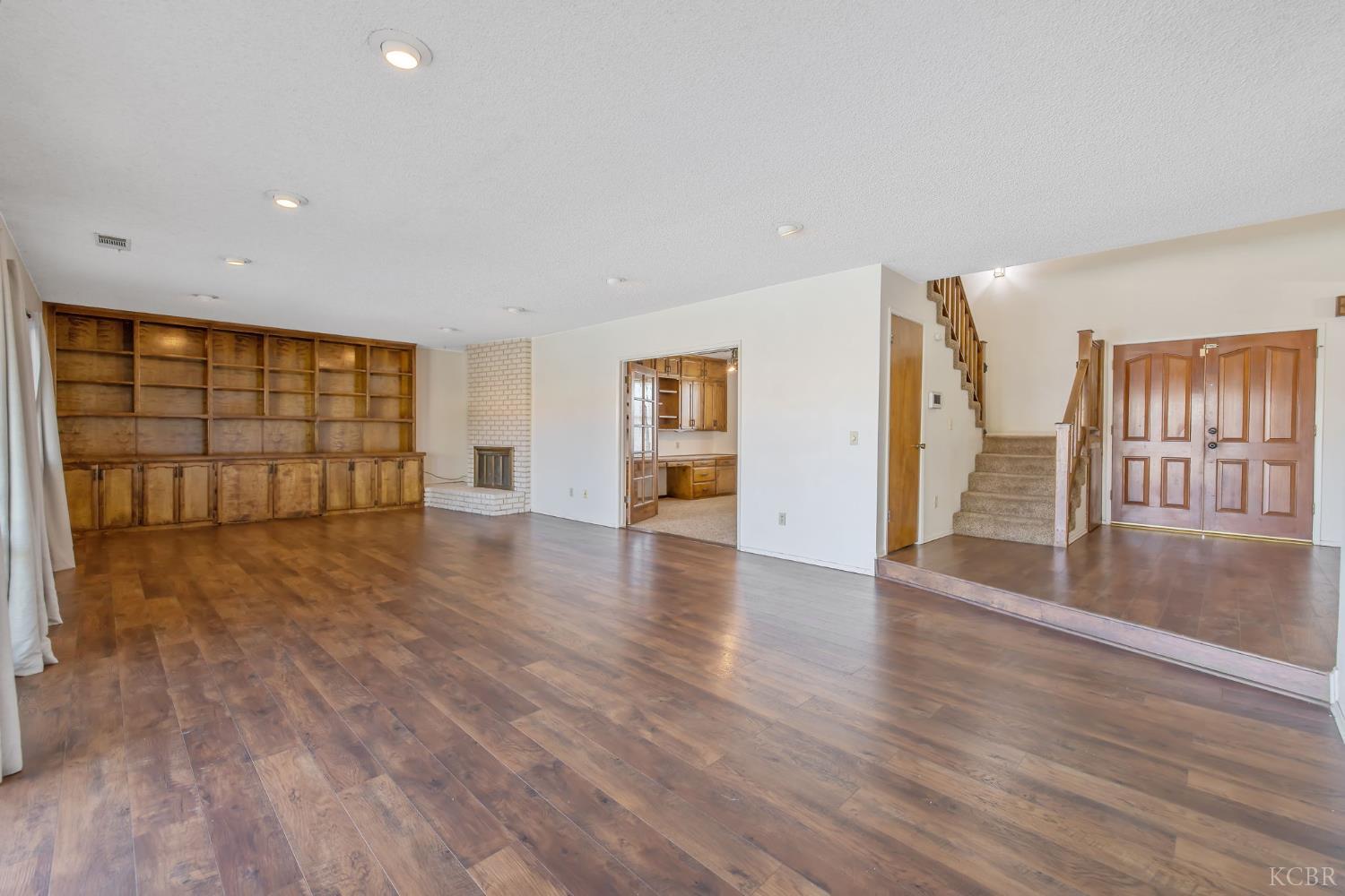 557 Beechwood Cir, Lemoore, CA 93245