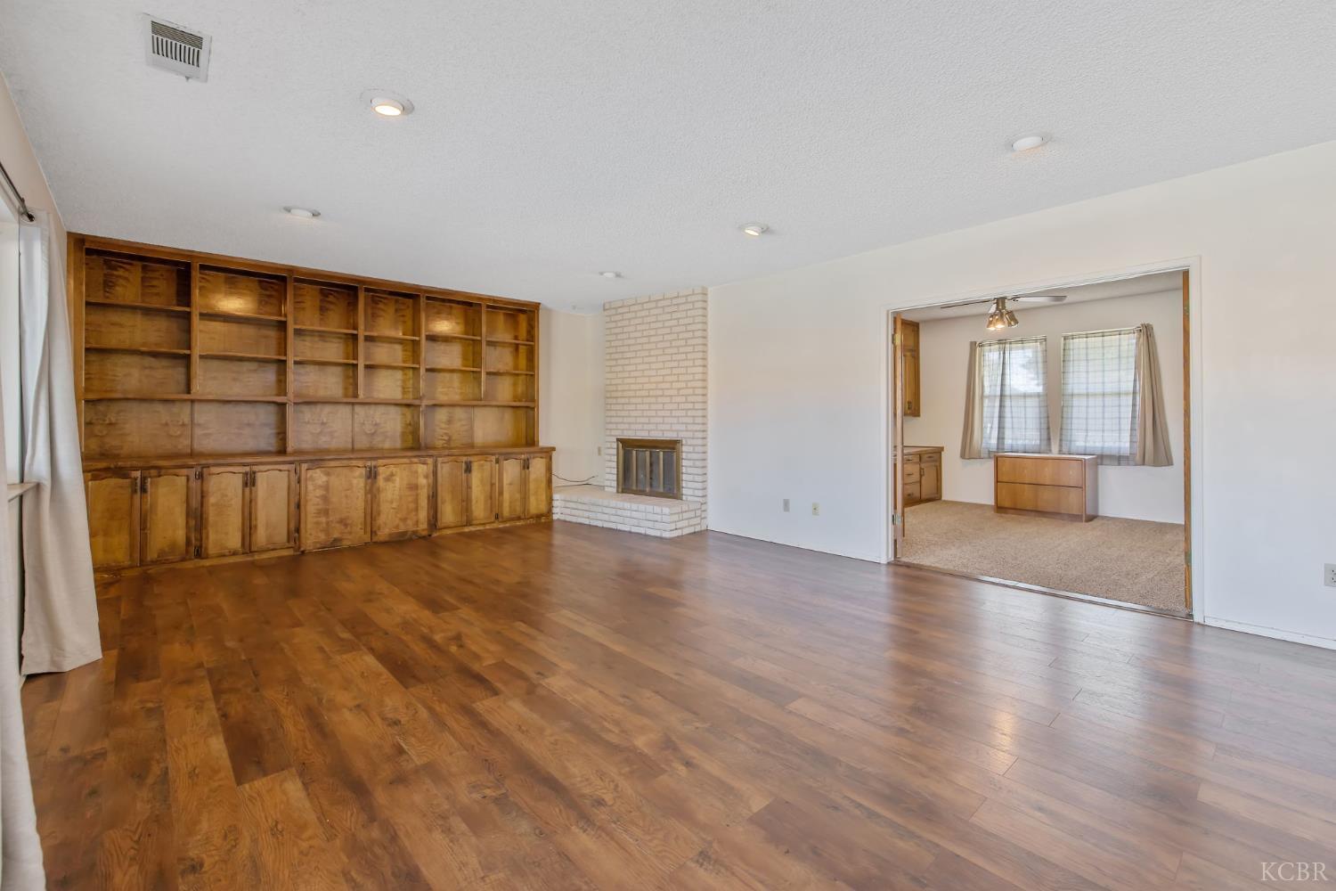 557 Beechwood Cir, Lemoore, CA 93245