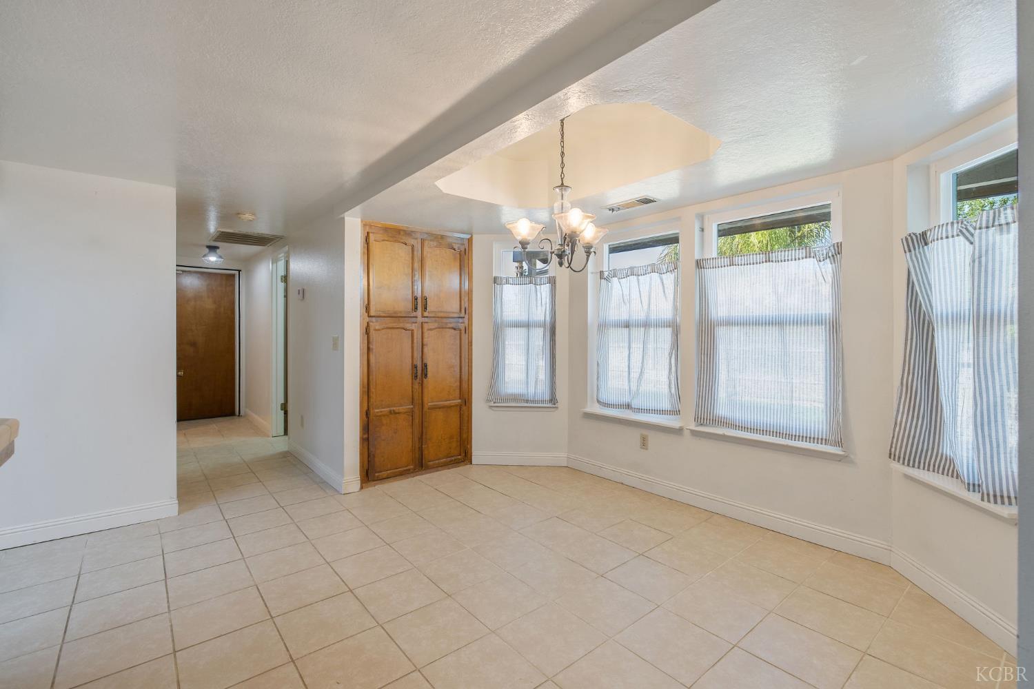 557 Beechwood Cir, Lemoore, CA 93245