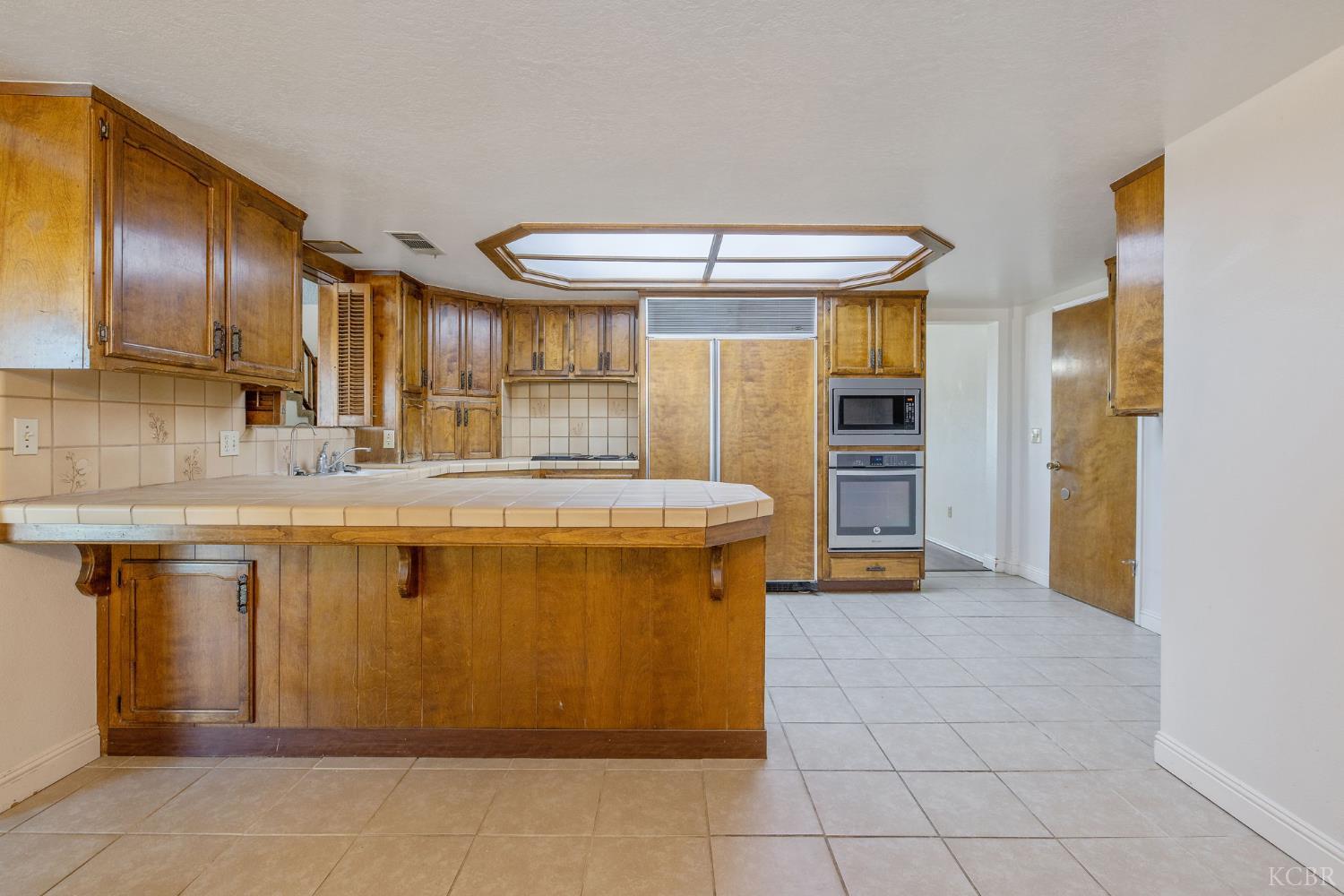 557 Beechwood Cir, Lemoore, CA 93245