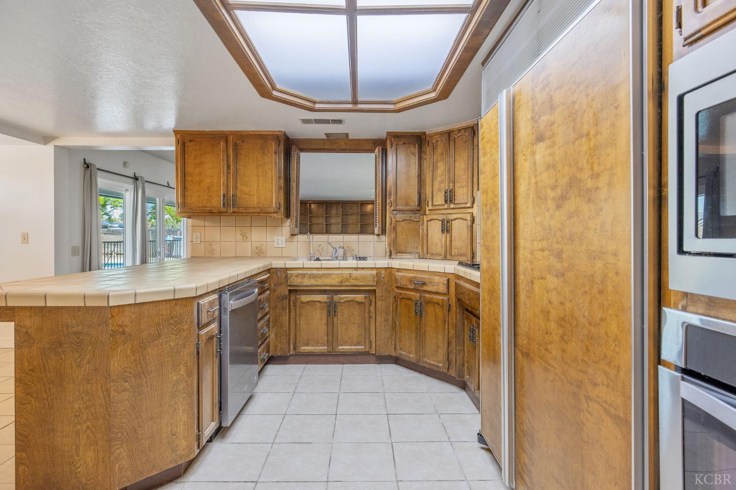 557 Beechwood Cir, Lemoore, CA 93245