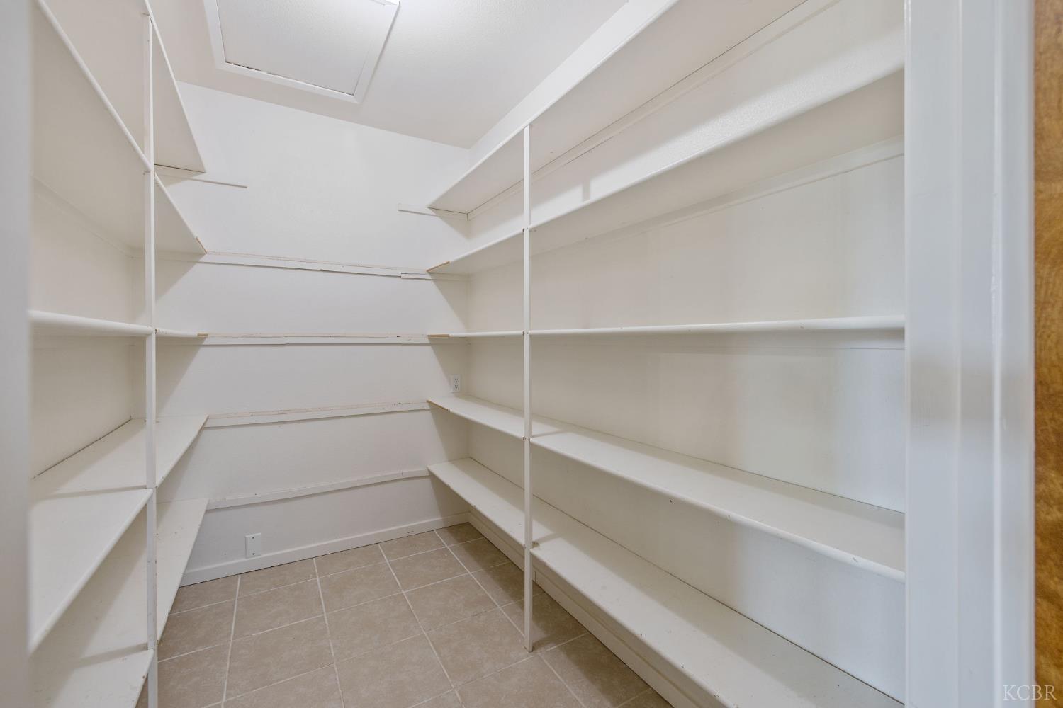 557 Beechwood Cir, Lemoore, CA 93245