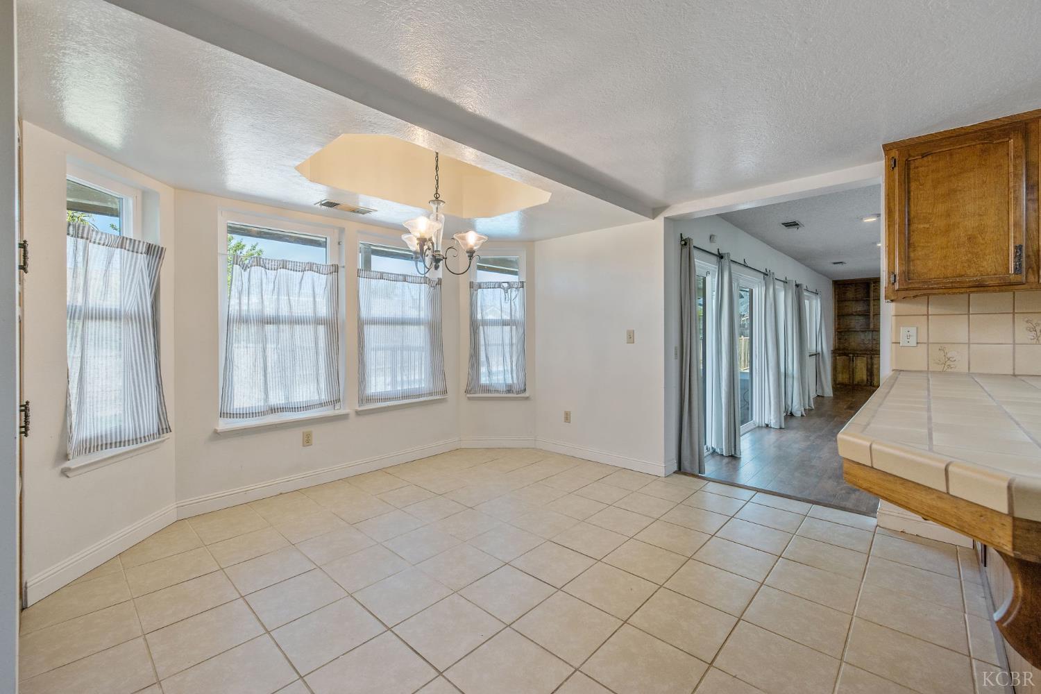 557 Beechwood Cir, Lemoore, CA 93245