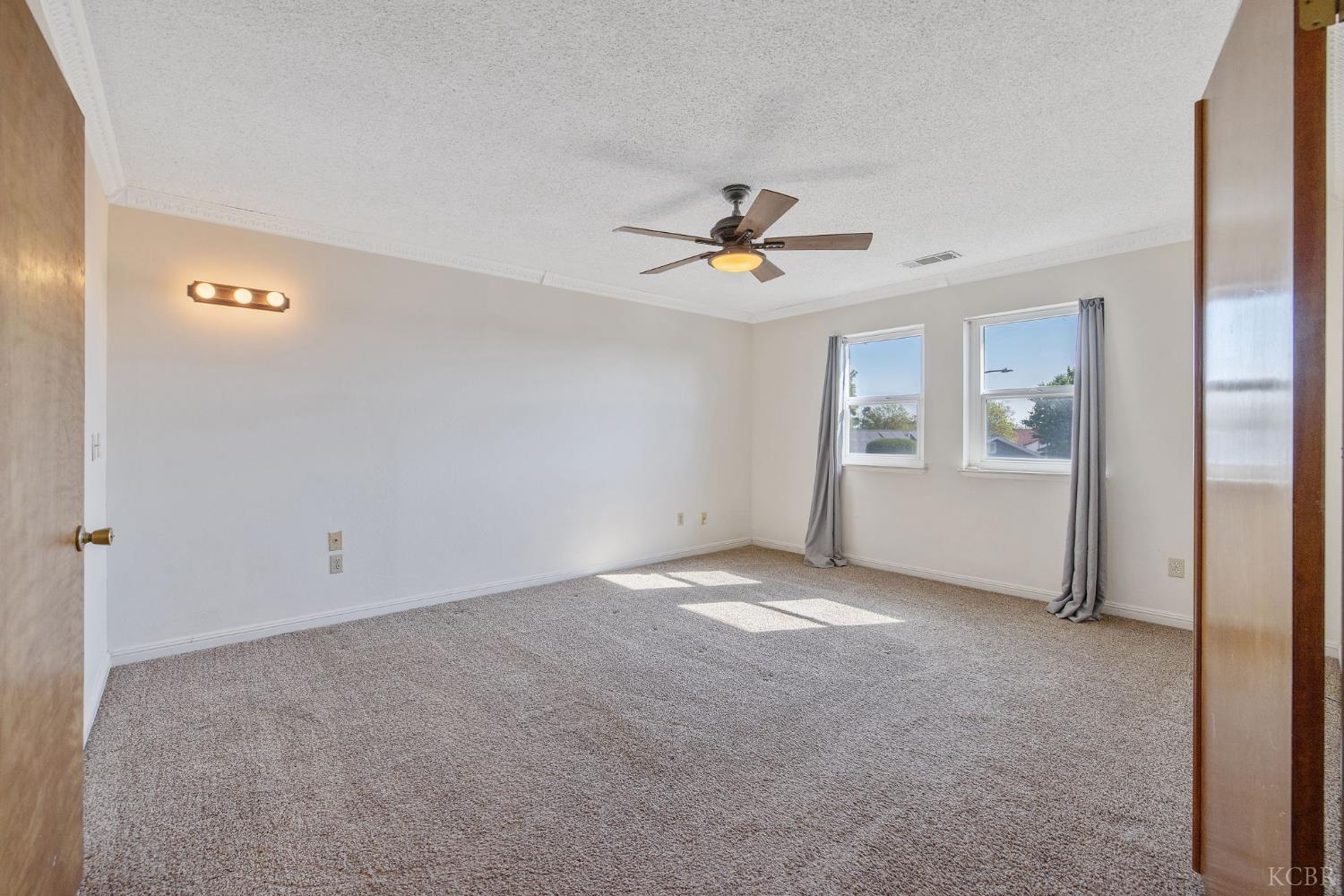 557 Beechwood Cir, Lemoore, CA 93245