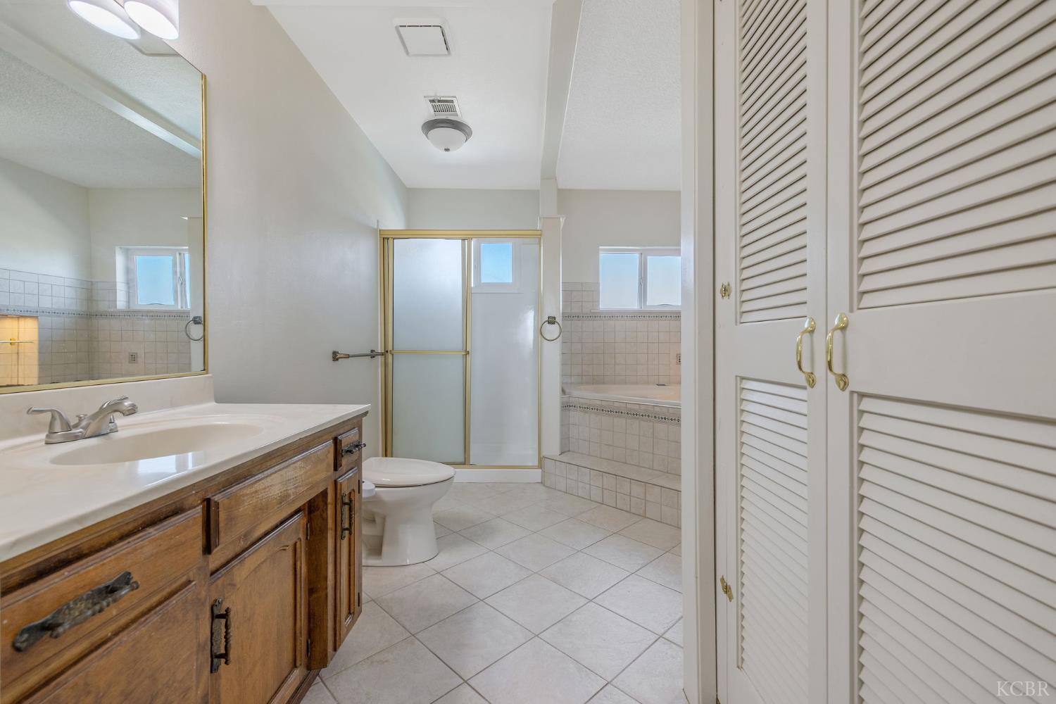 557 Beechwood Cir, Lemoore, CA 93245