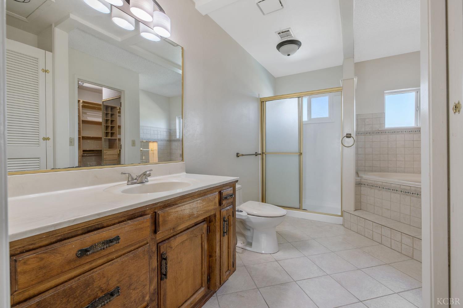 557 Beechwood Cir, Lemoore, CA 93245