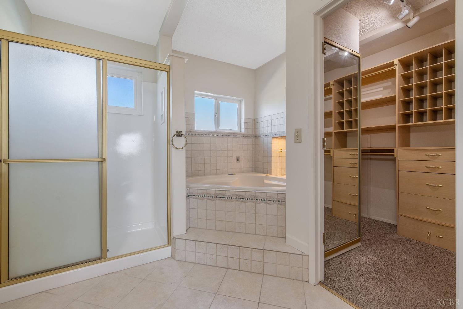 557 Beechwood Cir, Lemoore, CA 93245