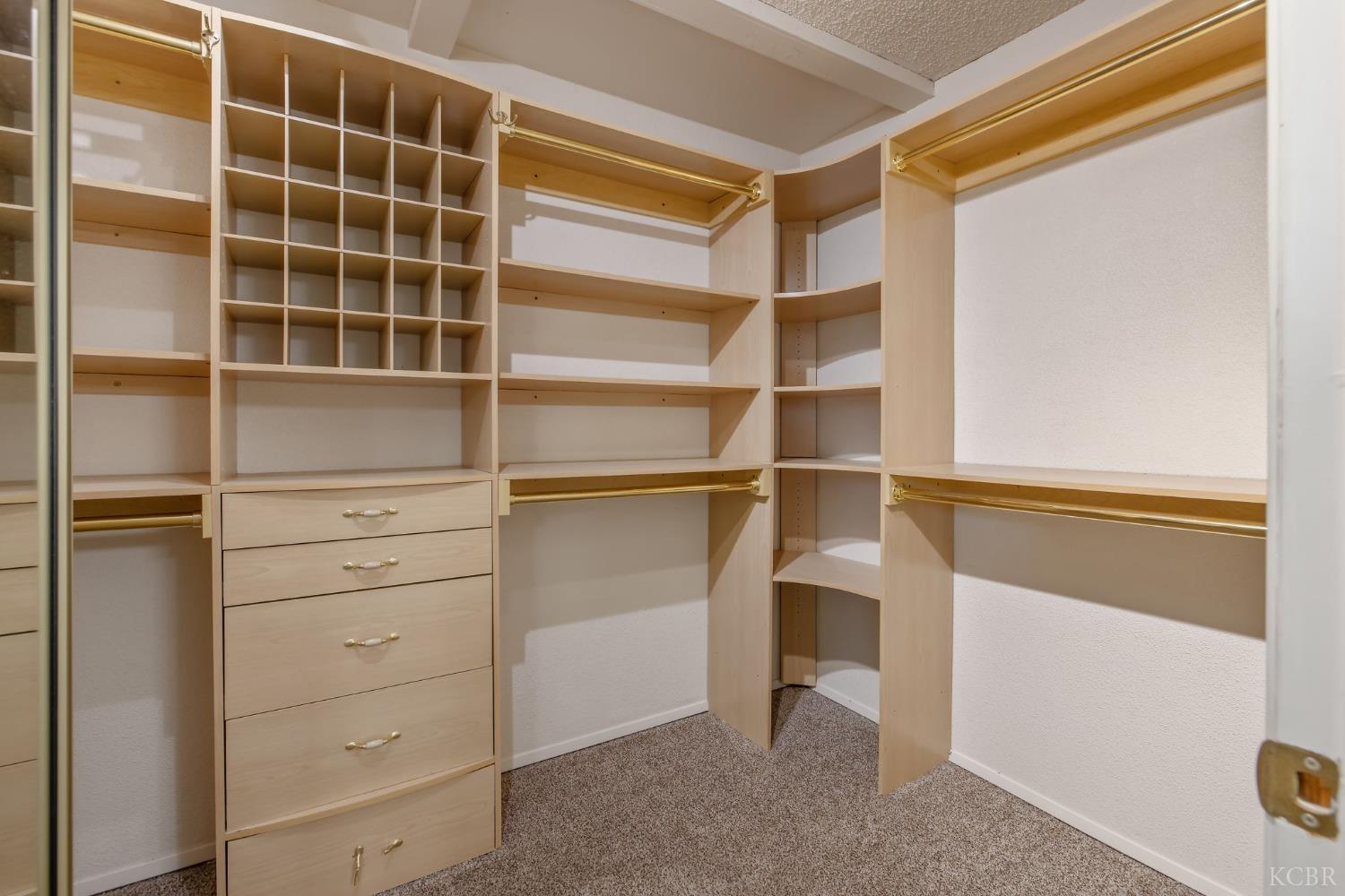 557 Beechwood Cir, Lemoore, CA 93245