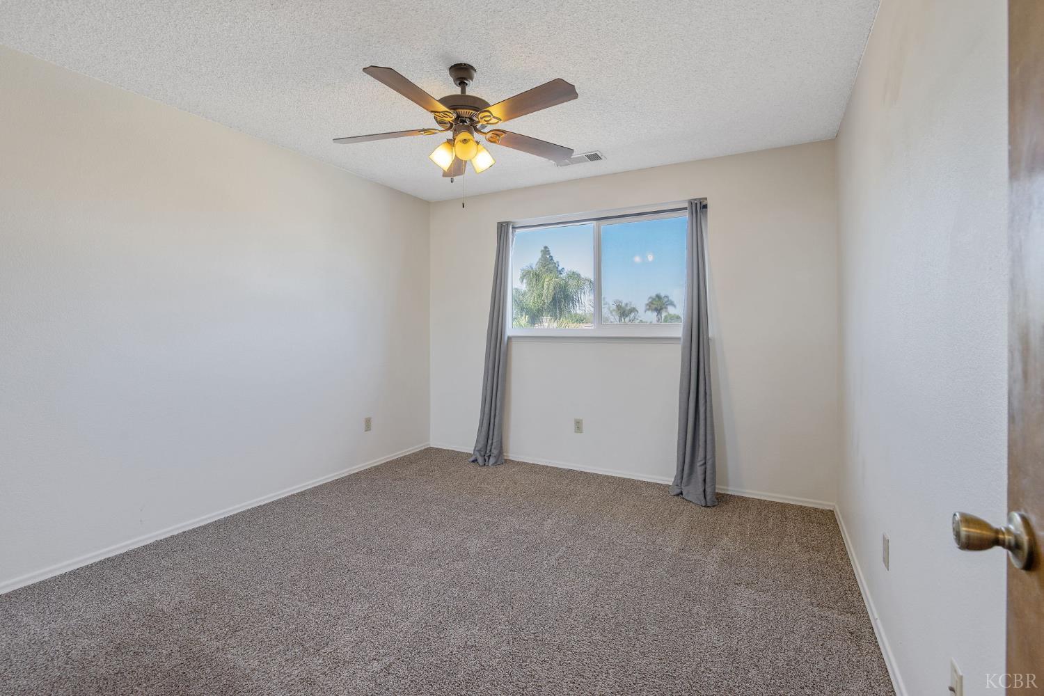 557 Beechwood Cir, Lemoore, CA 93245