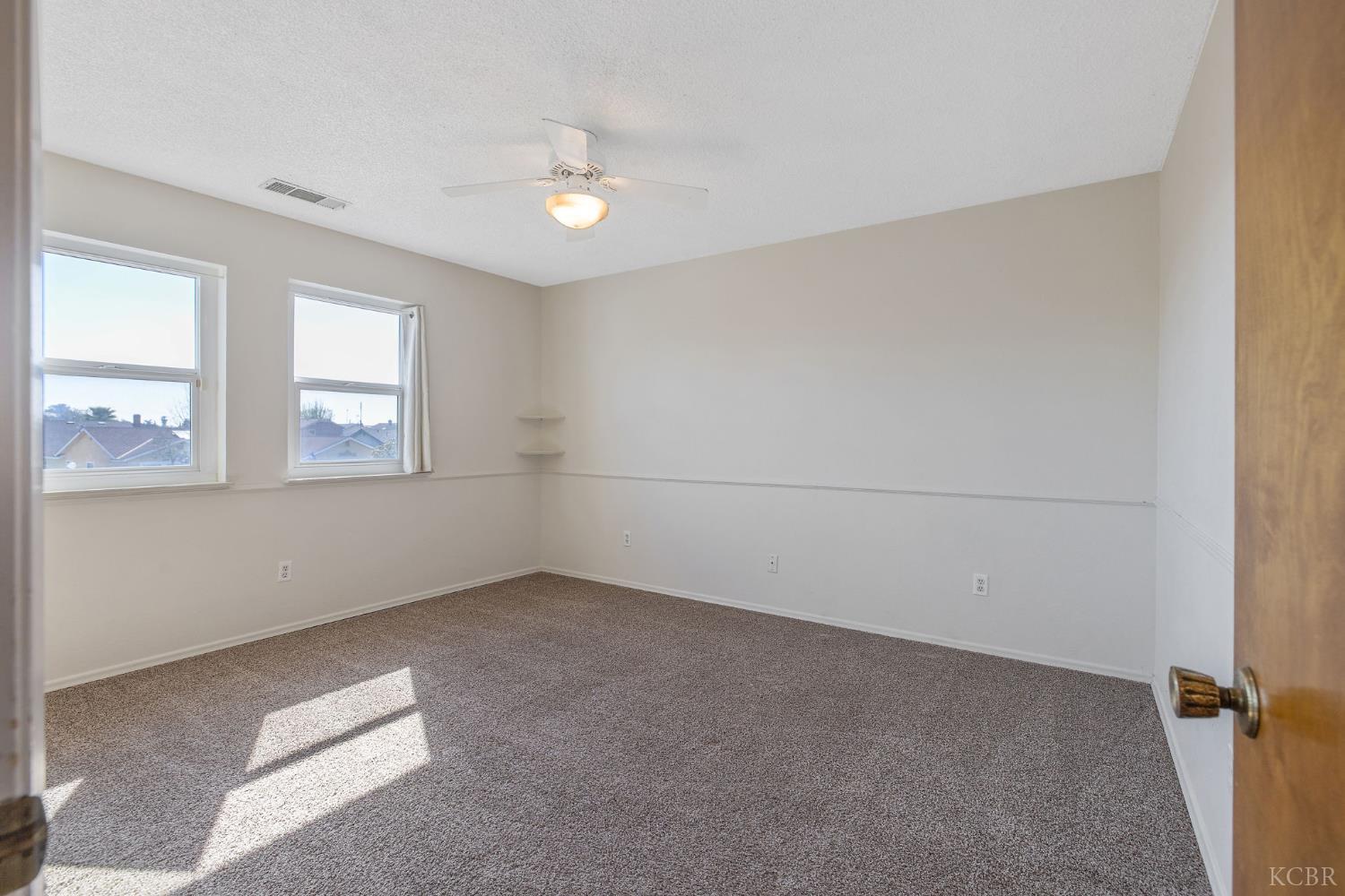 557 Beechwood Cir, Lemoore, CA 93245