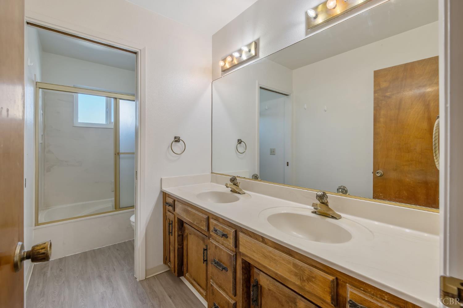 557 Beechwood Cir, Lemoore, CA 93245