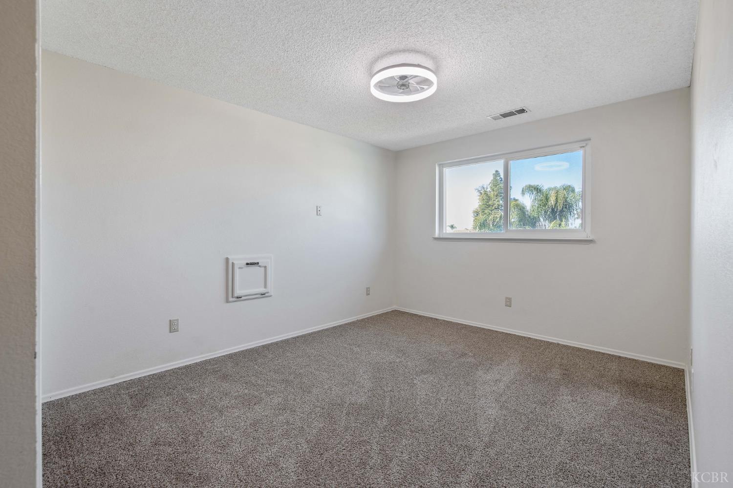 557 Beechwood Cir, Lemoore, CA 93245