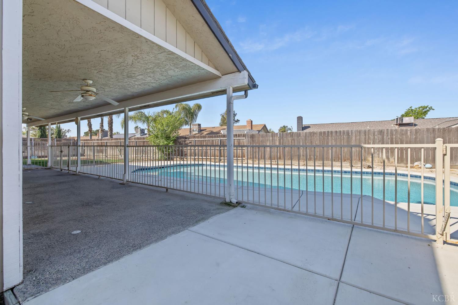 557 Beechwood Cir, Lemoore, CA 93245