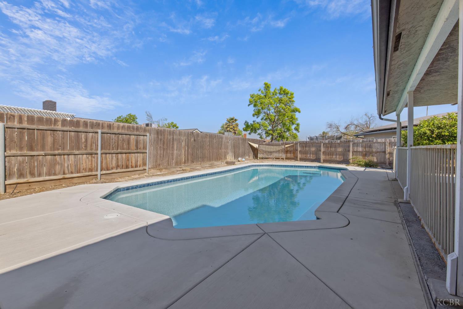 557 Beechwood Cir, Lemoore, CA 93245