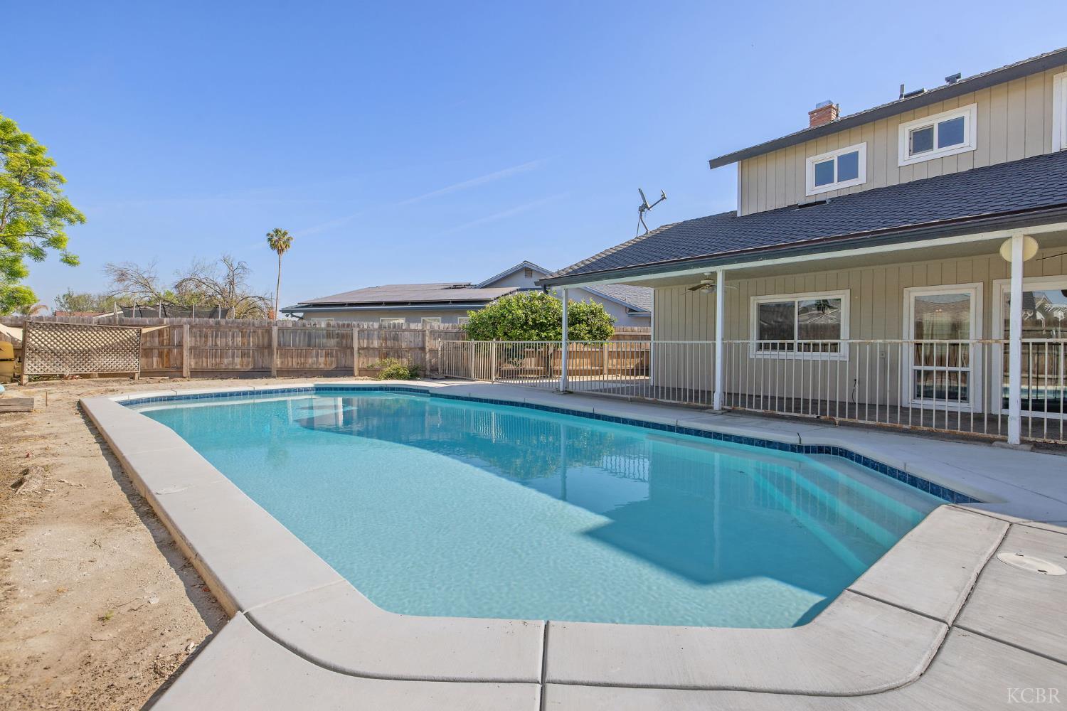 557 Beechwood Cir, Lemoore, CA 93245