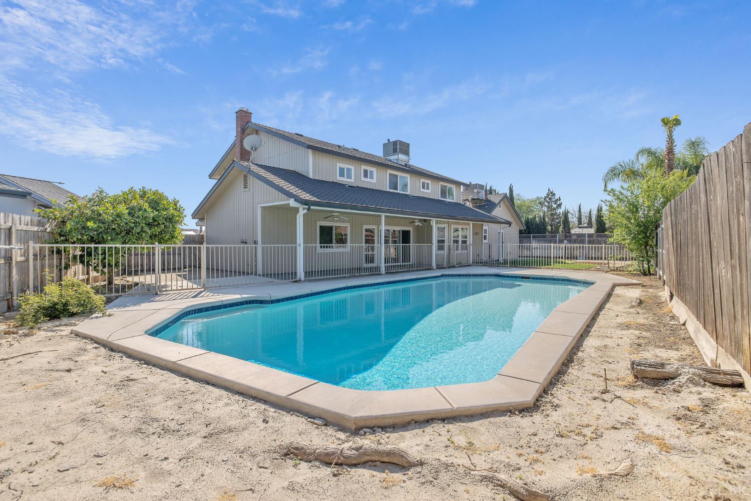 557 Beechwood Cir, Lemoore, CA 93245