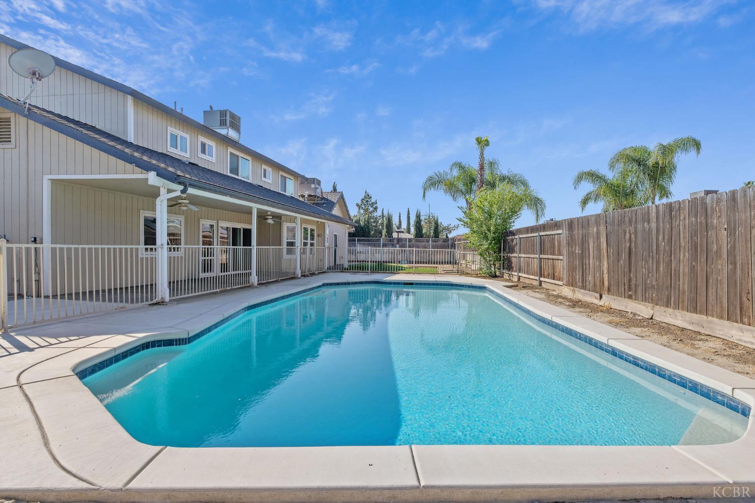 557 Beechwood Cir, Lemoore, CA 93245