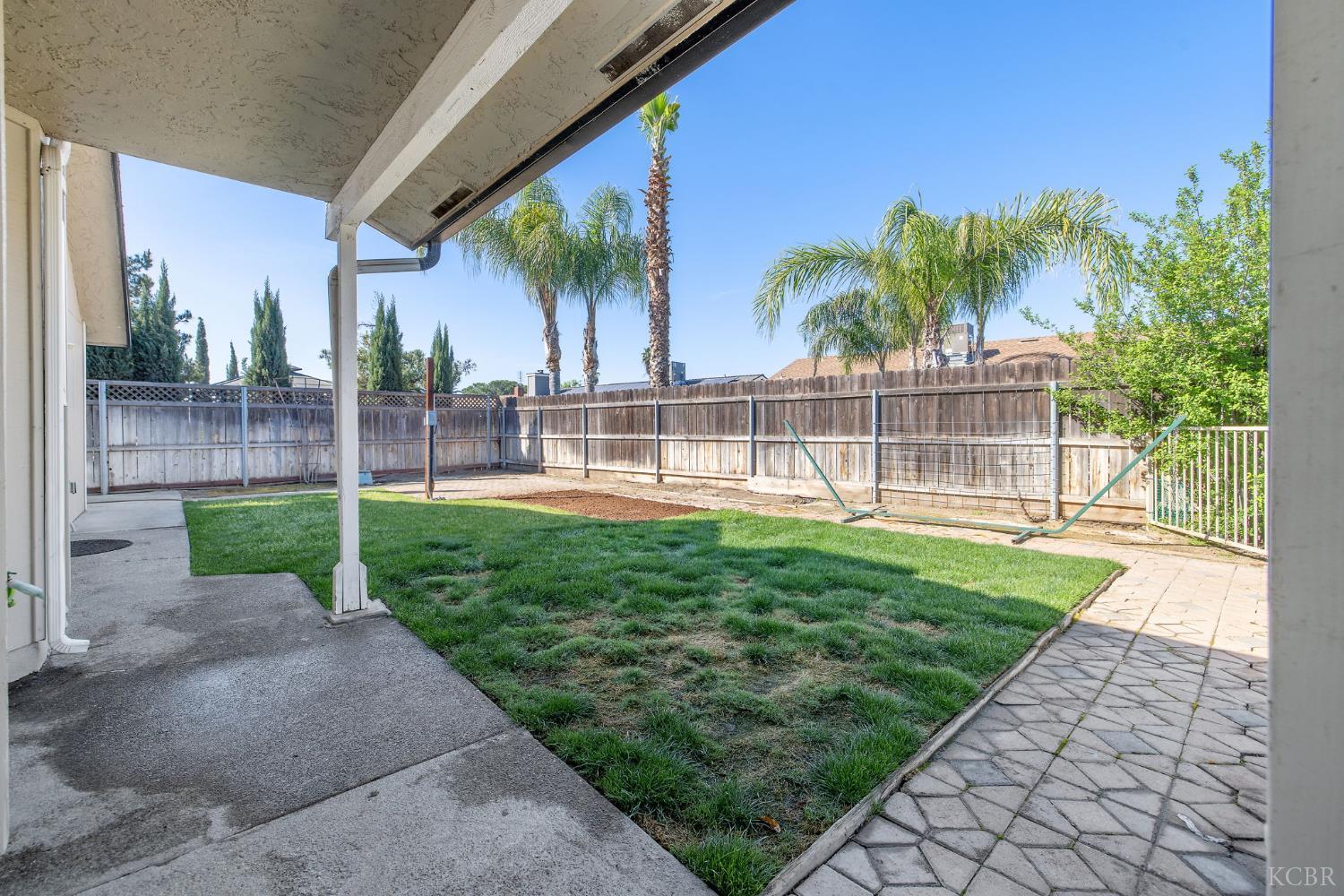557 Beechwood Cir, Lemoore, CA 93245